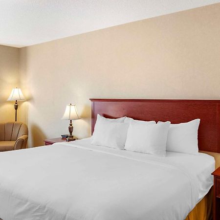 Quality Inn & Suites Edmonton International Airport Leduc Exteriör bild