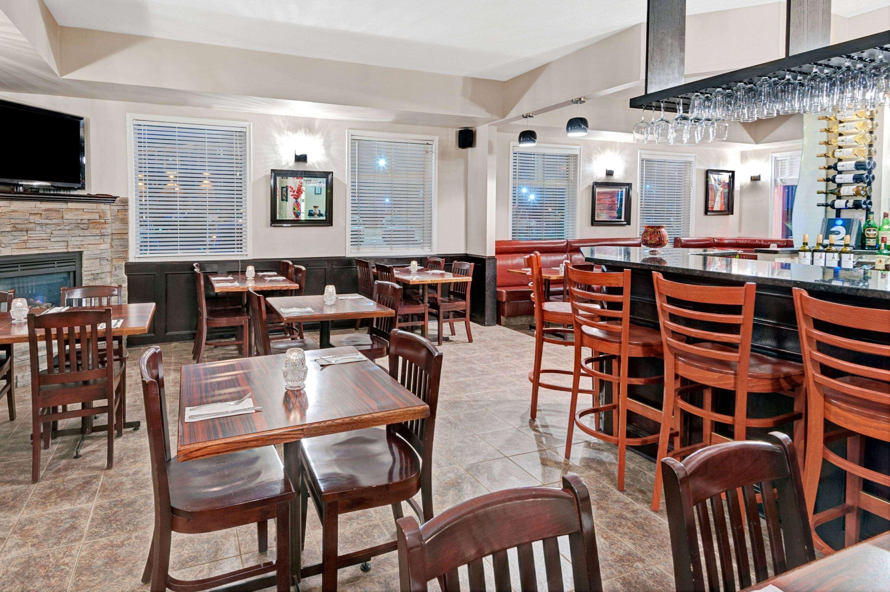 Quality Inn & Suites Edmonton International Airport Leduc Exteriör bild
