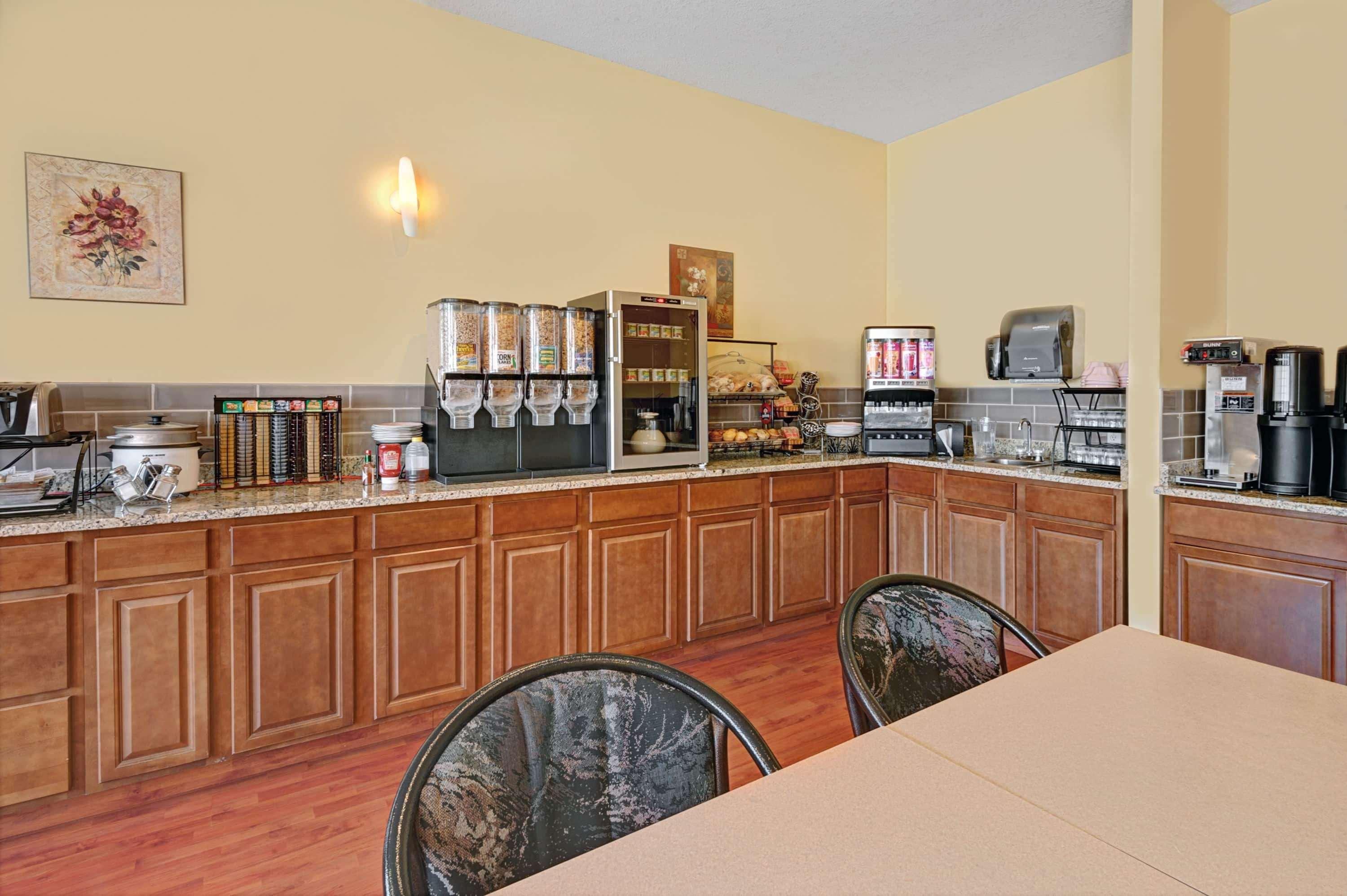 Quality Inn & Suites Edmonton International Airport Leduc Exteriör bild