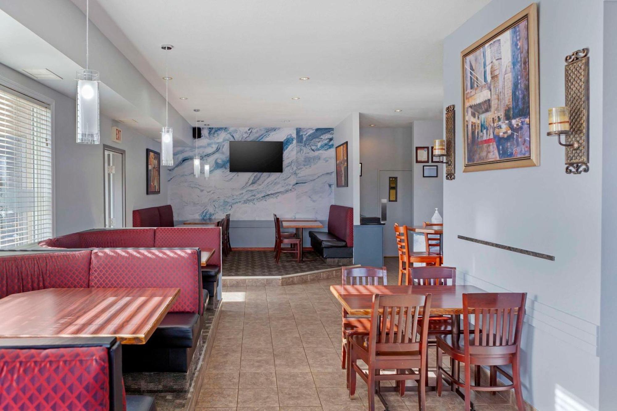 Quality Inn & Suites Edmonton International Airport Leduc Exteriör bild