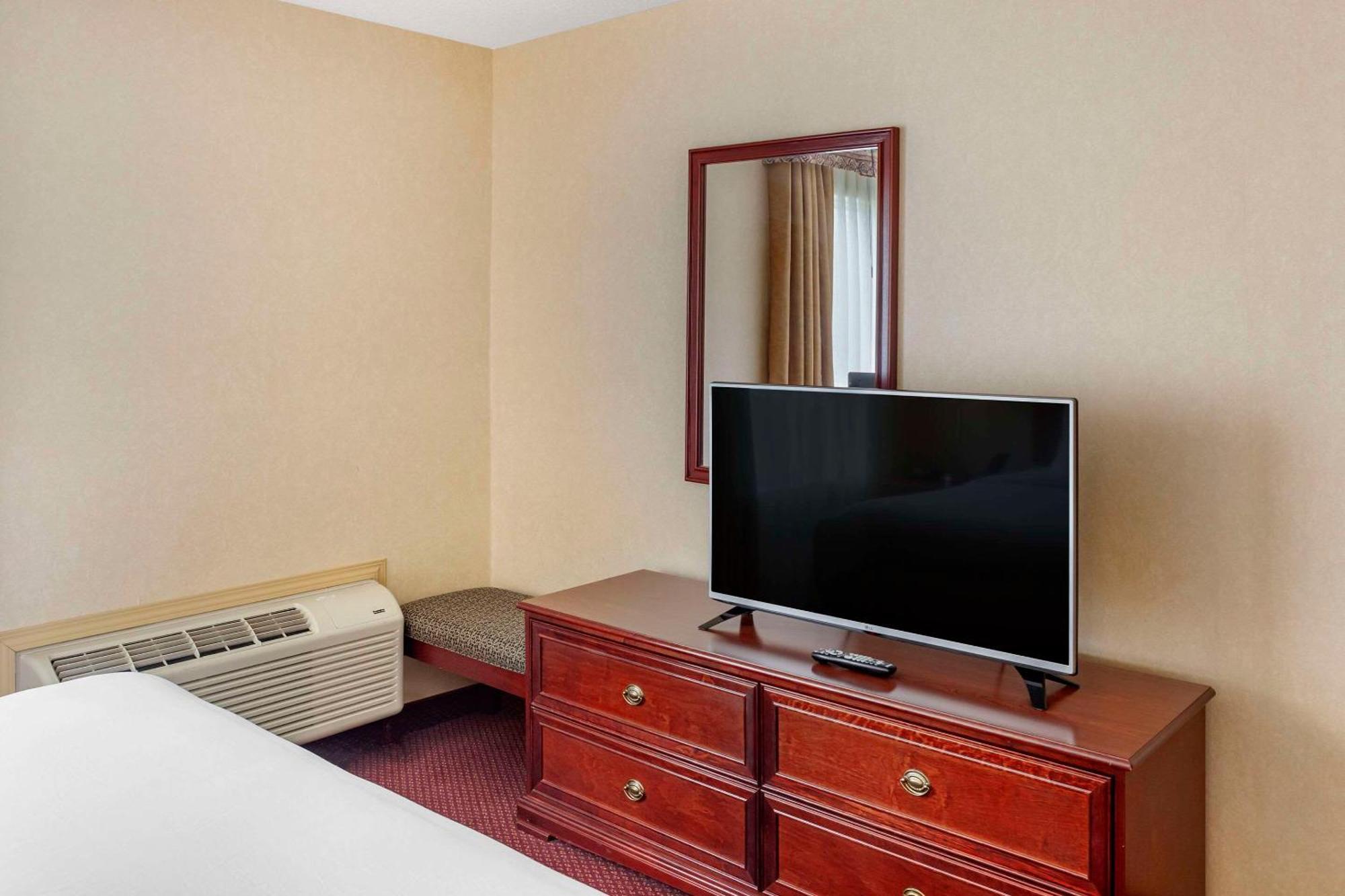 Quality Inn & Suites Edmonton International Airport Leduc Exteriör bild