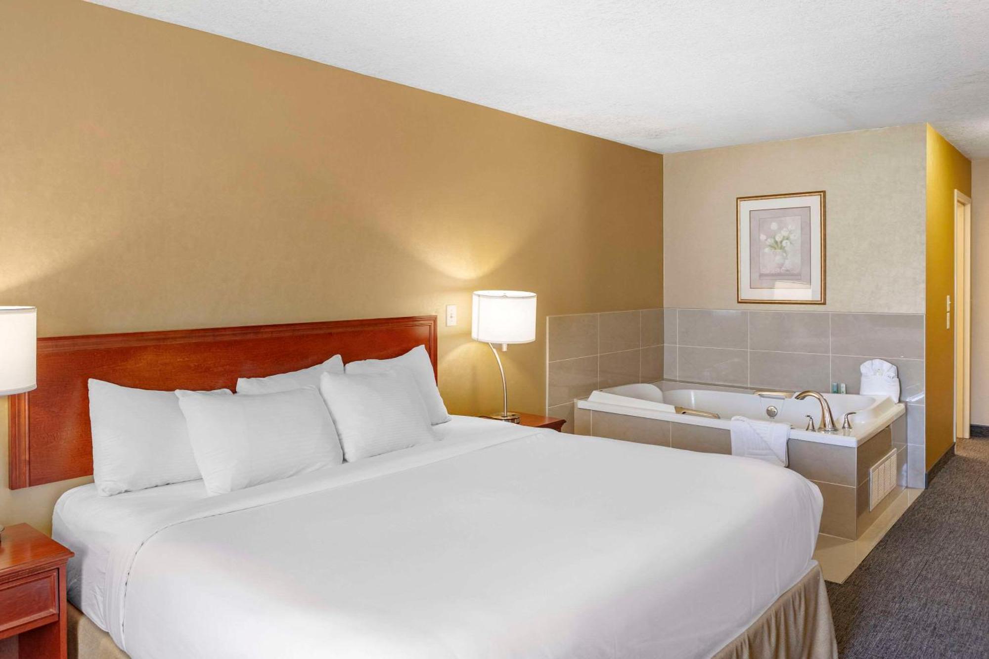 Quality Inn & Suites Edmonton International Airport Leduc Exteriör bild