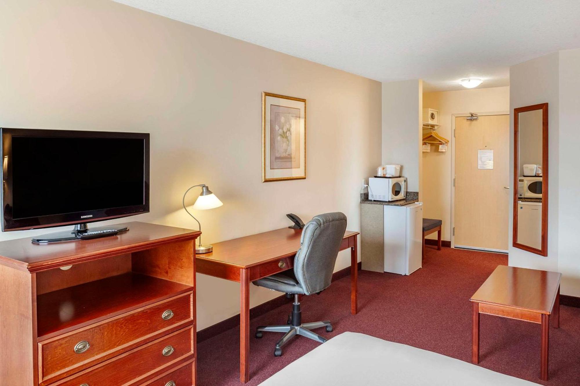 Quality Inn & Suites Edmonton International Airport Leduc Exteriör bild