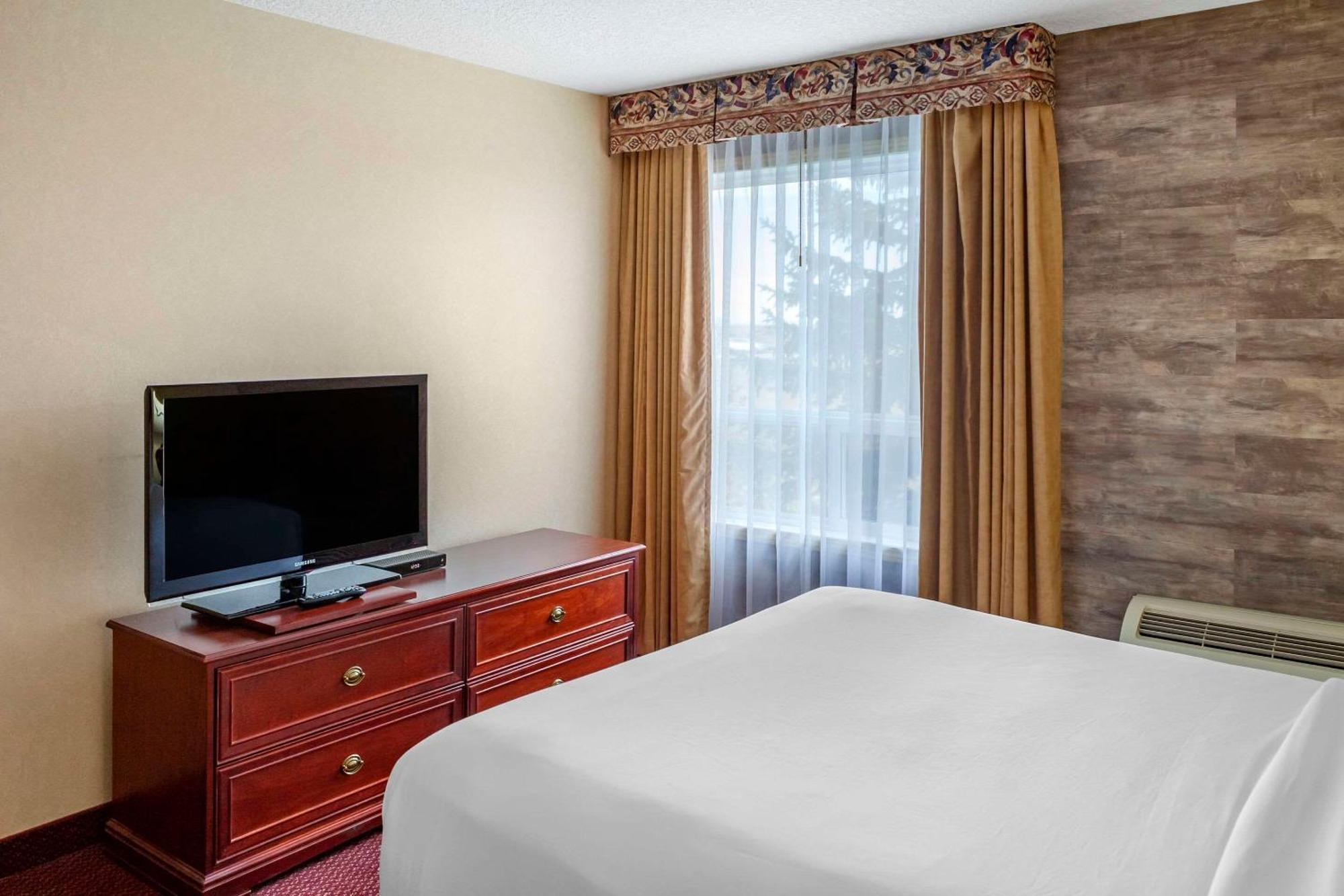 Quality Inn & Suites Edmonton International Airport Leduc Exteriör bild