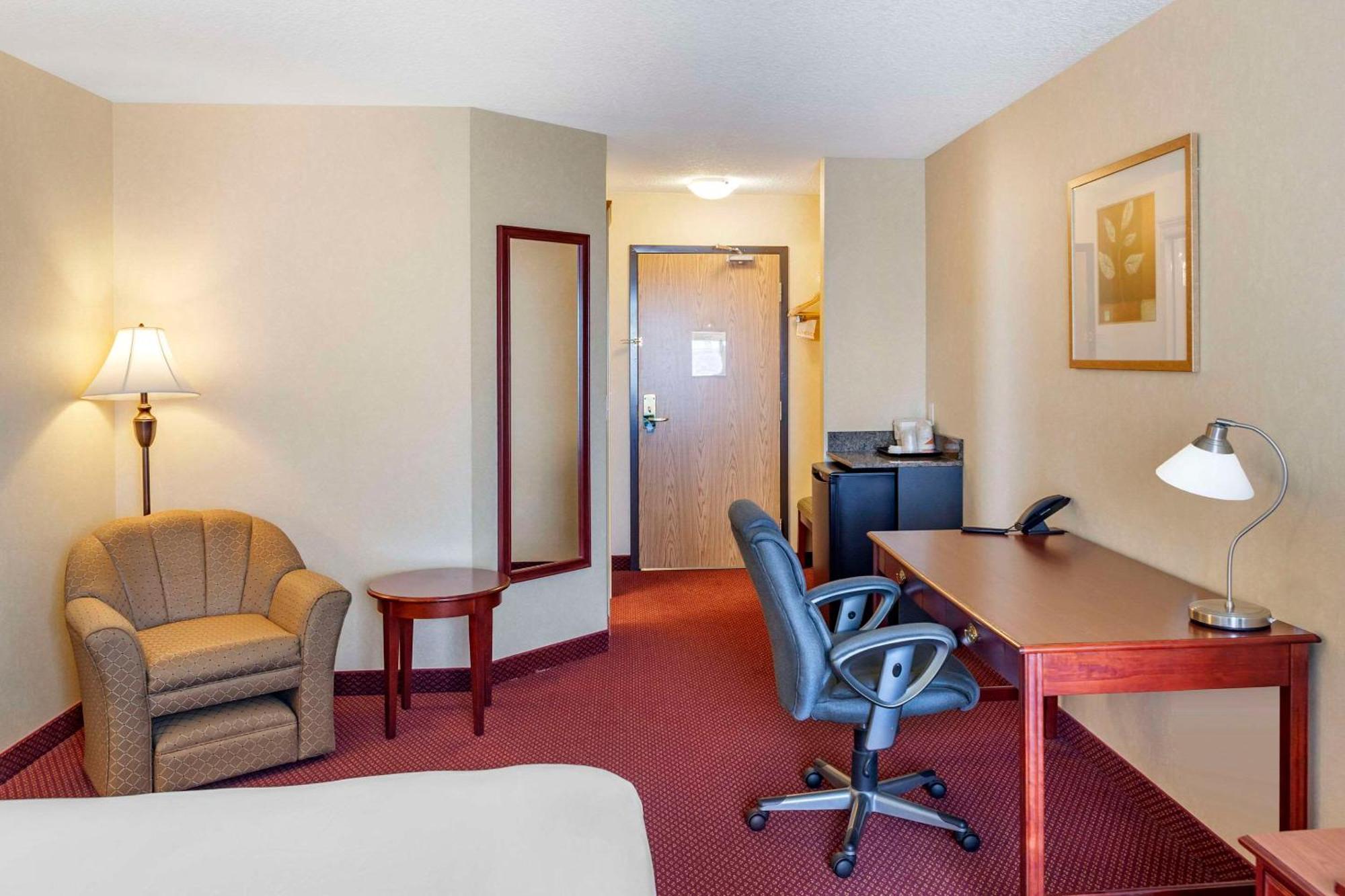 Quality Inn & Suites Edmonton International Airport Leduc Exteriör bild