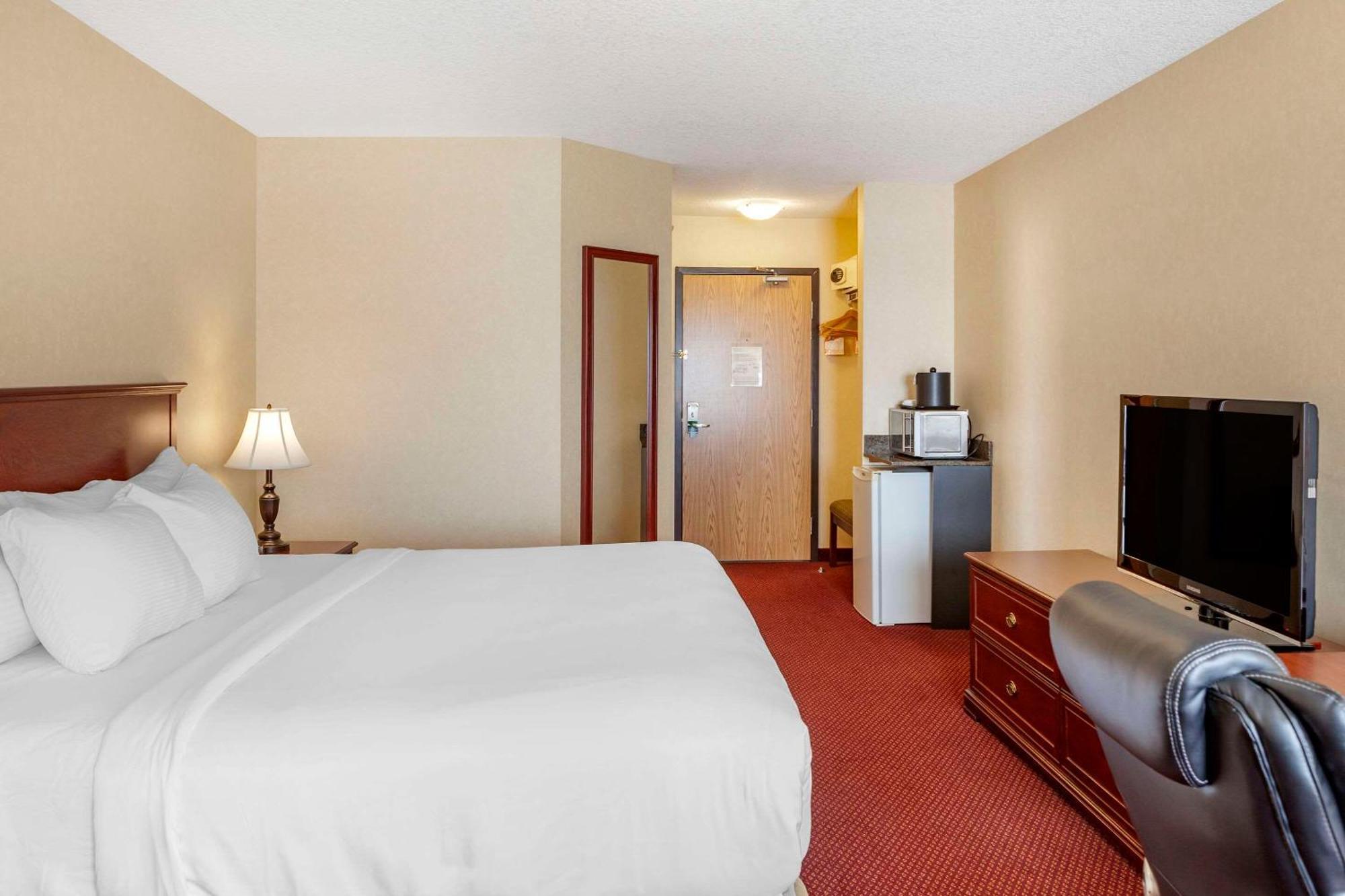 Quality Inn & Suites Edmonton International Airport Leduc Exteriör bild