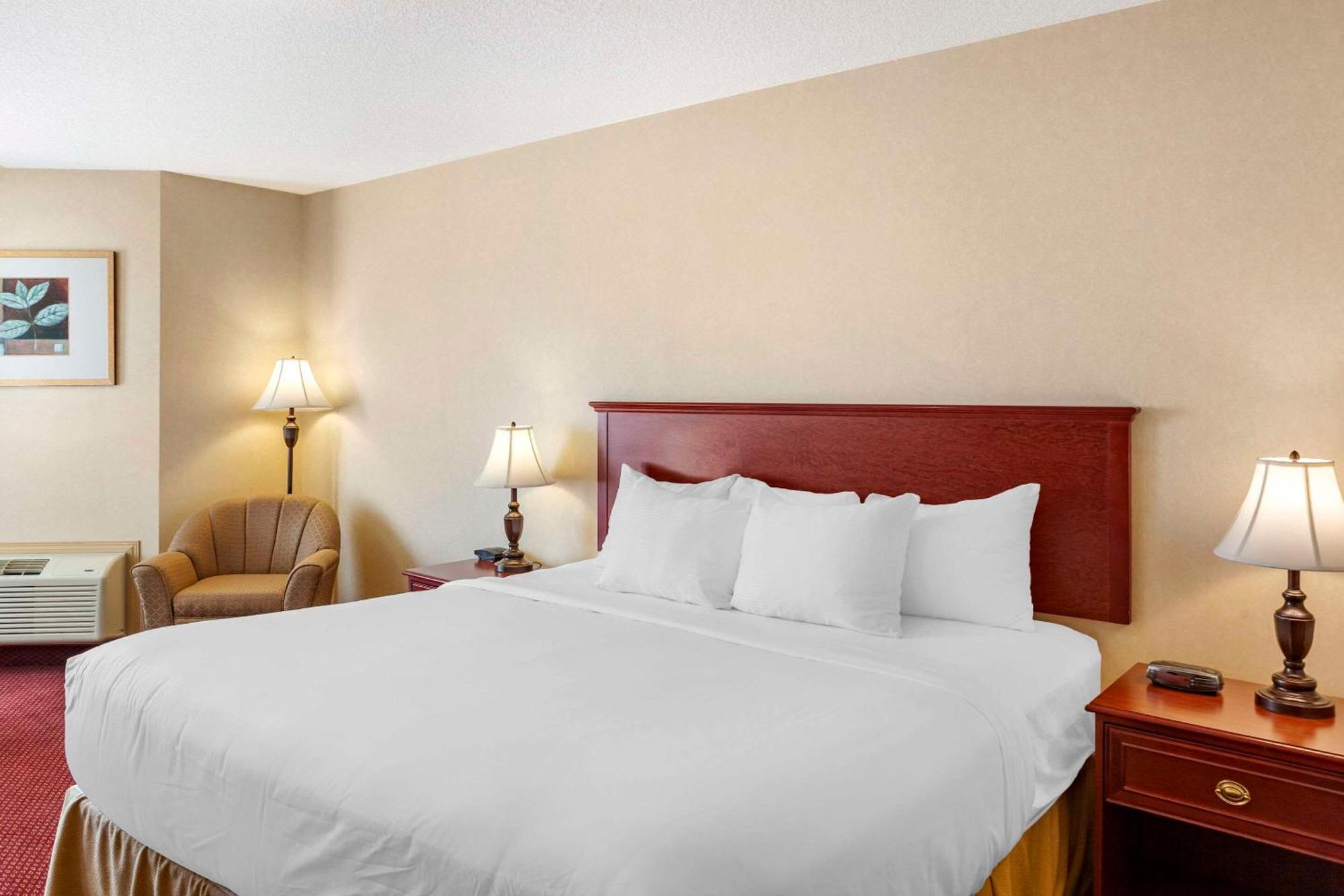 Quality Inn & Suites Edmonton International Airport Leduc Exteriör bild