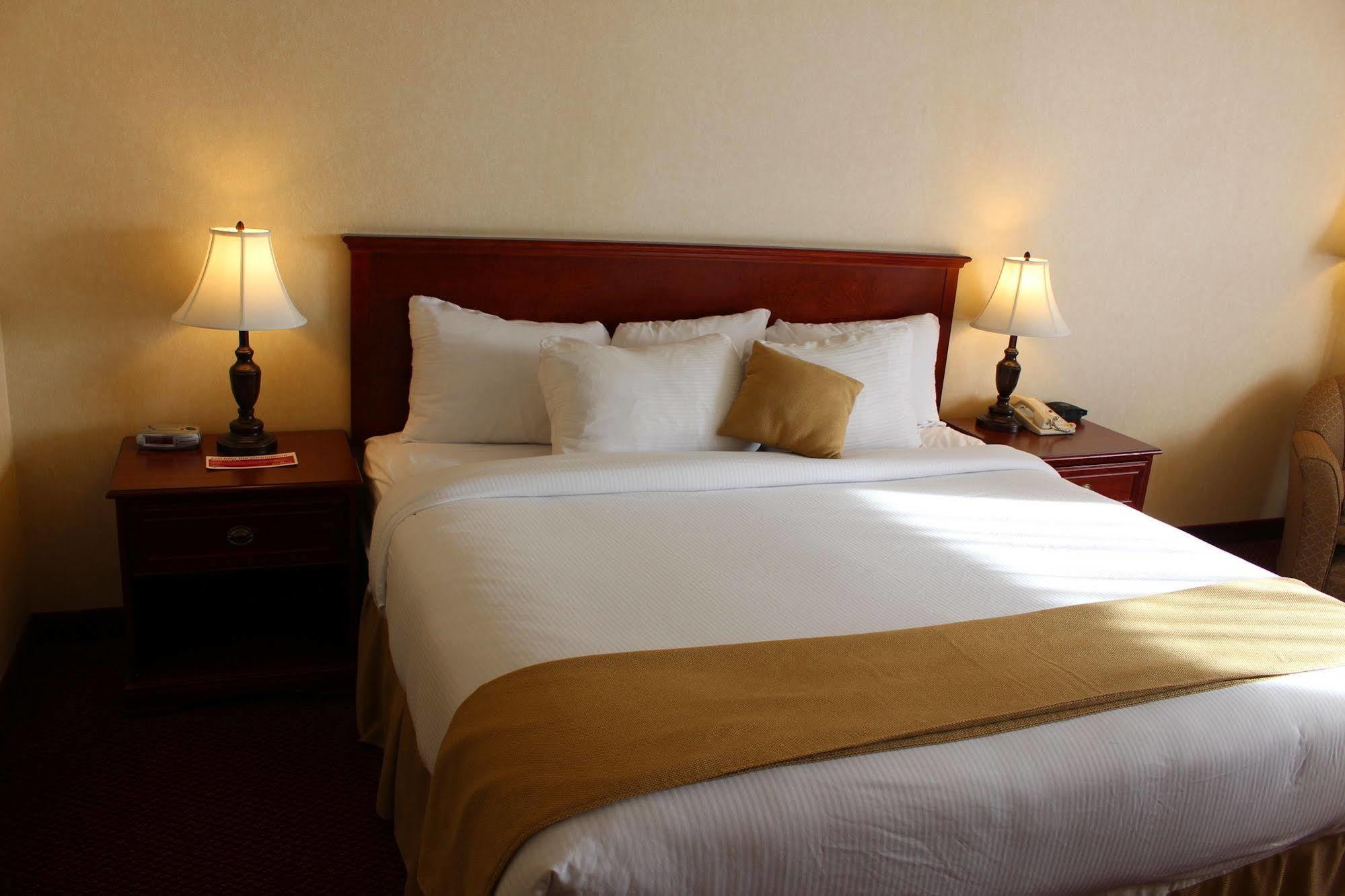 Quality Inn & Suites Edmonton International Airport Leduc Exteriör bild